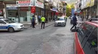 Polisin üstüne otomobilini sürüp kaçan şahıs kovalamaca ile yakalandı