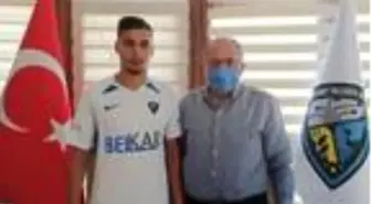 Karacabey Belediyespor'dan 4 imza birden