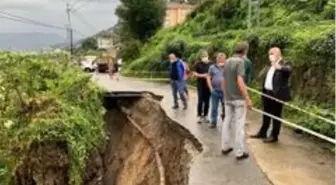 Meteoroloji'nin günlerdir uyarıda bulunduğu Rize'de şiddetli yağışlar yolu ikiye böldü