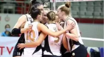 Son dakika haberi... Vakıfbank deplasmanda 3-0 kazandı