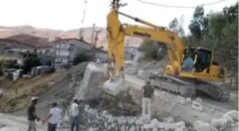 Hakkari belediyesinden istinat duvarı çalışması