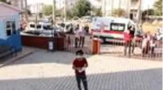 Ailesi koronavirüs olan öğrenci KPSS'ye ambulans ve polis eşliğinde getirildi