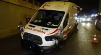 Diyarbakır'da ambulans kaza yaptı: 3 yaralı