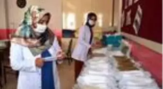 Son dakika haberi! Usta öğretici kadınlar, 65 bin maske üretti