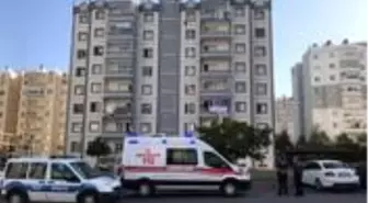 Bunalıma giren genç, apartman boşluğunda kendini asarak intihar etti