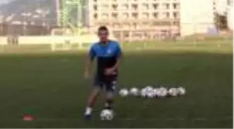 Çaykur Rizesporlu futbolcu Emir Dilaver: 'Umarım uzun yıllar Türkiye'de kalırım'