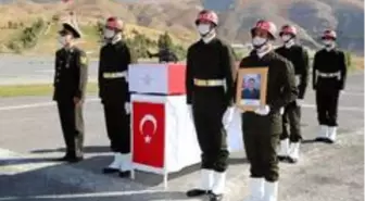Mühimmat patlaması sonucu şehit düşen askere uğurlama töreni