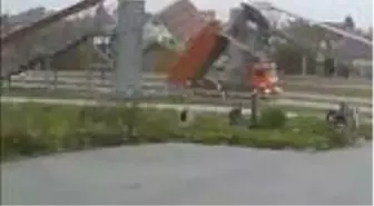 Rusya'da dikkatsiz kamyon sürücüsü açık unuttuğu damperin altında kalarak hayatını kaybetti