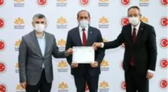 Sultanbeyli'de afet eğitimine katılan muhtarlara katılım belgeleri takdim edildi