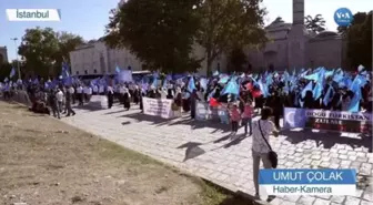 Uygurlar I·stanbul'da Çin'i Protesto Etti