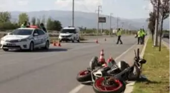 Erzincan'da motosiklet yayaya çarptı: 2 yaralı