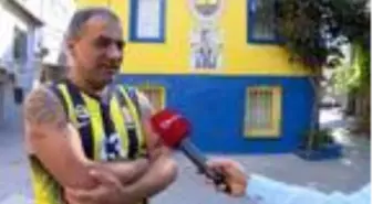 Fenerbahçe taraftarının evi 20 yıldır sarı laciverde boyalı