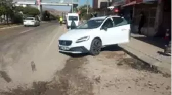 Tır ile çarpışan otomobilin sürücüsü yaralandı