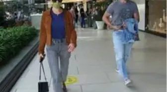Bir dargın bir barışık aşıklar yemekte buluştu