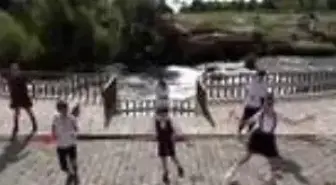 Vanlı öğrenciler Tokyo Olimpiyat şarkısı 'Paprika'ya klip çekerek İngilizce seslendirdi