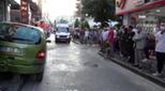 Samsun'da geri viteste pedalı takılan araç dükkana girdi: 1 yaralı