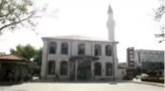 Aslına uygun yenilenen ecdat yadigarı cami ibadete açıldı