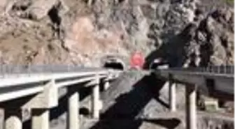 Son dakika haber... Ulaştırma ve Altyapı Bakanı Adil Karaismailoğlu Yüksekova'daki tünel şantiyesinde incelemelerde...