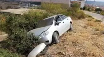 Kula'da iki otomobil kafa kafaya çarpıştı: 3 yaralı
