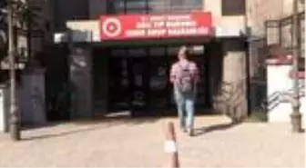 Son dakika haberi... İzmir'de sahte içkiden zehirlendikleri şüphesiyle hastaneye başvuranlardan 6'sı hayatını kaybetti.