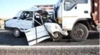 Siverek'te kamyonet ile otomobil çarpıştı: 3 ölü, 1 yaralı
