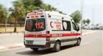 Otomobilinin kontrolünü kaybedip tıra çarpan sürücü, yaşamını yitirdi