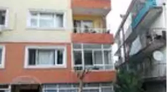 Avcılar'da bir binanın 4. katındaki balkon çöktü