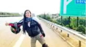 YÖNETİCİLİĞİ BIRAKTI, OTOSTOPLA DÜNYA TURUNA ÇIKTI