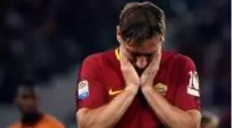 Roma'nın eski kaptanı Totti'nin babası, koronavirüse yenik düştü