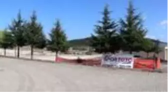 Eflani, sentetik yüzeyli kapalı halı sahaya kavuşuyor