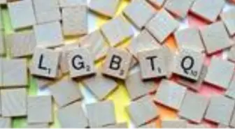 Biseksüel ne demek? Biseksüel nedir? Bayrağı hangi renk? Sembolü nedir? Kimlere biseksüel denir?