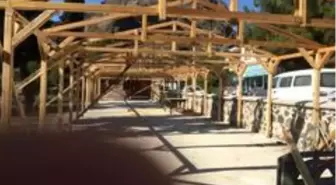 Vakıflar tarihi caminin bahçesine yapılan eklentiyi durdurdu
