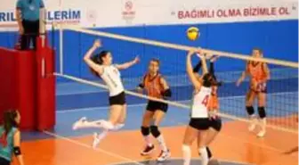 Nevşehir Belediyespor Kadın Voleybol takımı galibiyetle başladı