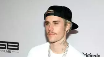 Justin Bieber hayranlarına öfke saçtı!