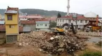 Kastamonu'da tehlike arz eden 9 adet metruk bina yıkılıyor