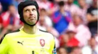 Çek kaleci Petr Cech, bir yıl sonra Chelsea ile futbola döndü