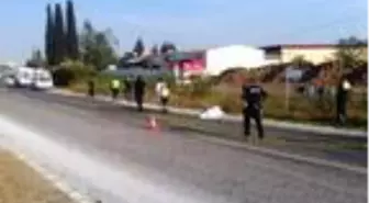 Kara yolu kenarında ceset bulundu; çarpıp kaçan sürücü aranıyor