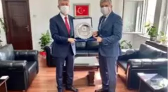 Edremit eski Kaymakamı Ali Sırmalı'ya teşekkür plaketi