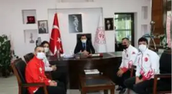 Son dakika spor: Şampiyon Muaythai sporcularından Kabakçı'ya ziyaret