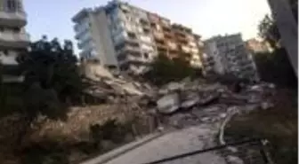 Bursa'da 3 ay önce boşaltılan 9 katlı apartman çöktü