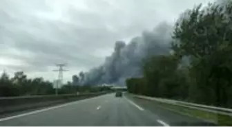 Son dakika gündem: Fransa'da 8 bin metrekarelik depoda yangın