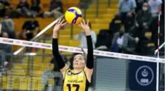 VakıfBank Fenerbahçe Opet'e set vermedi