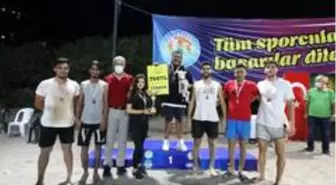 Cumhuriyet Plaj Voleybolu Turnuvasının kazananları belli oldu