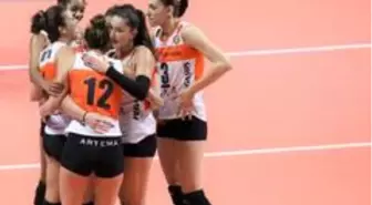 Eczacıbaşı VitrA, VakıfBank maçı hazırlıklarına devam ediyor