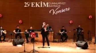 Cumhuriyet konserini KARDEMİR işçileri verdi