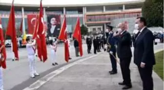 Akhisarlı kadınlar zeybek oynayarak Cumhuriyet'i kutladı