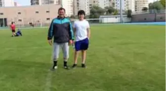 Kabakcı ile güreşçiler futbol hünerlerini sergiledi