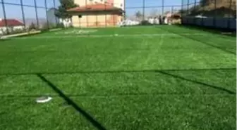 Kırsal mahalleye sentetik çim saha