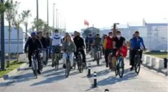 AK Parti Milletvekili Çokal, gençlerle pedal çevirdi