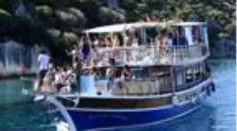 Kekova'da turistler yazdan kalma bir gün yaşadı